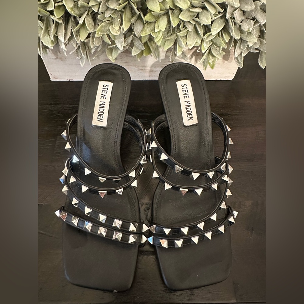 Steve Madden Studded Wedge Sandal (Women) - Size 7.5